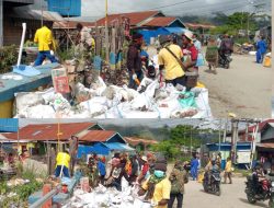 FK-PMLHK Jayapura Gelar Aksi “Peduli Kampung”, Bersihkan Sampah di Bantaran Kali Tuka Moanemani